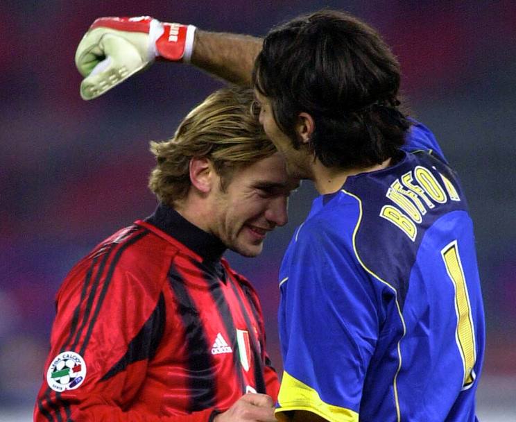 Dicembre 2004. Juventus - Milan, Andriy Shevchenko con Gianluigi Buffon. (Ap)